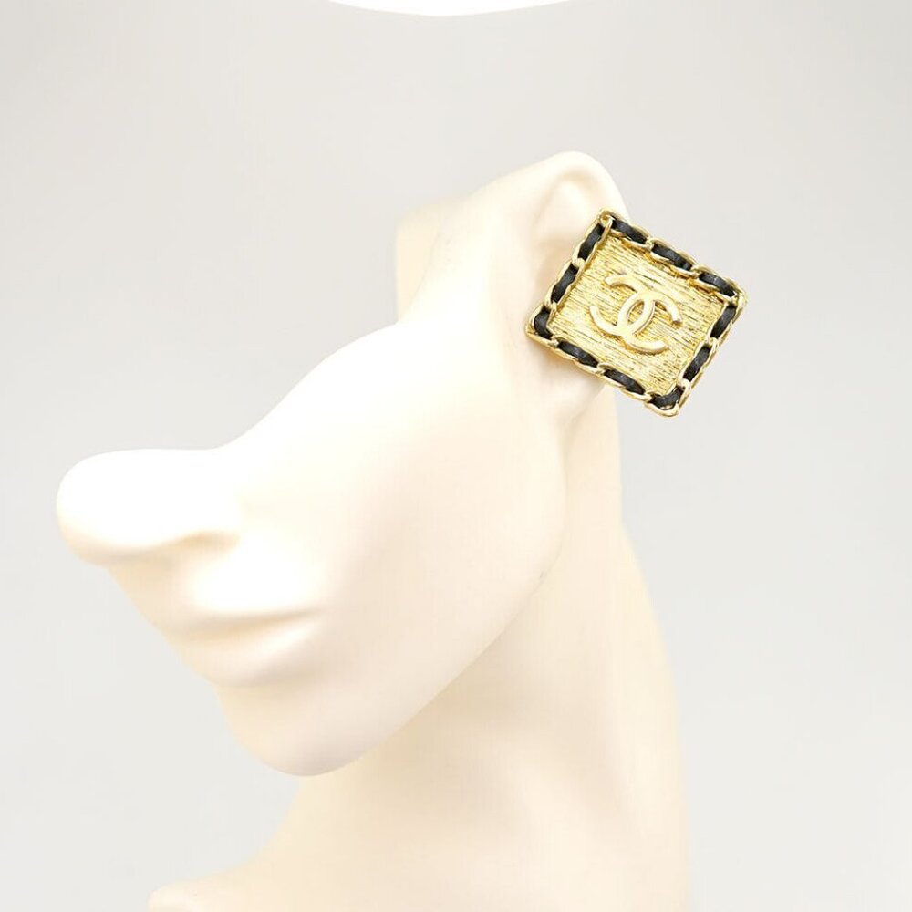 CHANEL CC Logos Square Leather Clip-On Earrings Gold Tone 28 Auth w/Box k1114